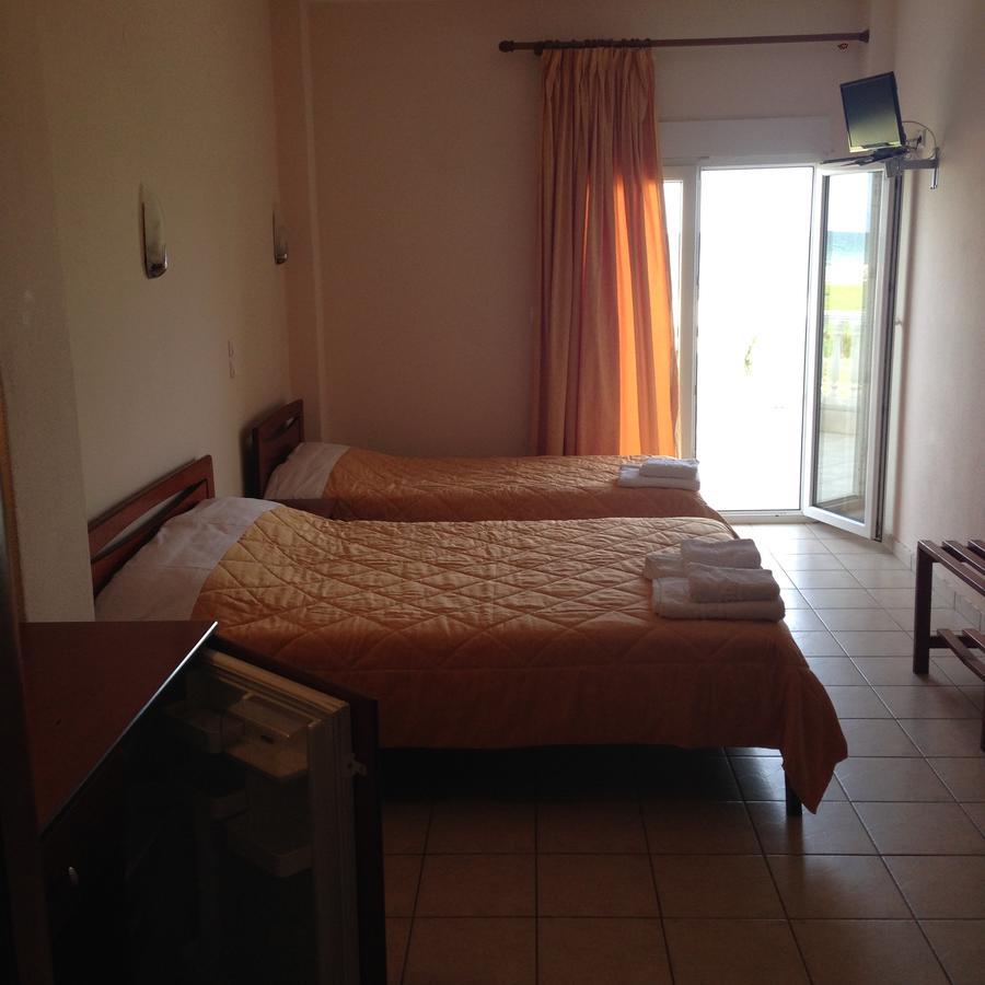 Hotel Akrogiali Korinós 外观 照片