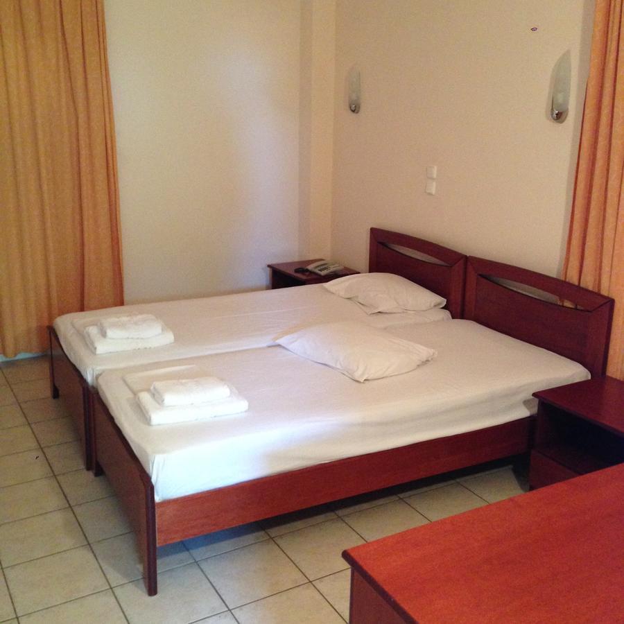 Hotel Akrogiali Korinós 外观 照片