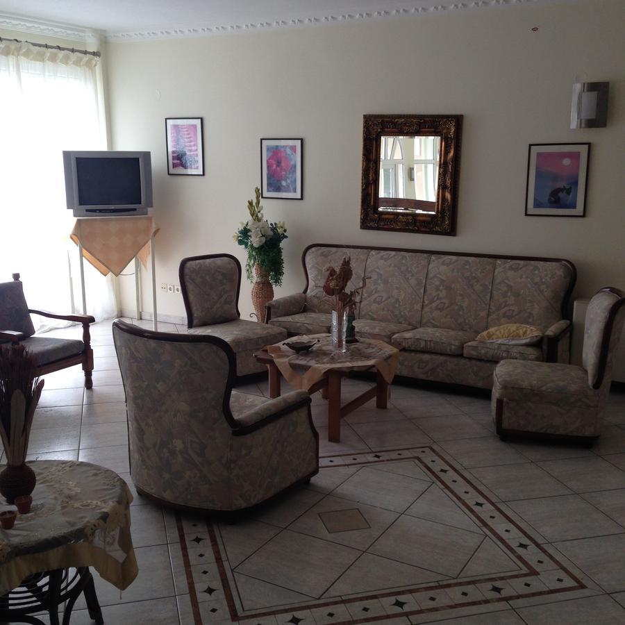 Hotel Akrogiali Korinós 外观 照片