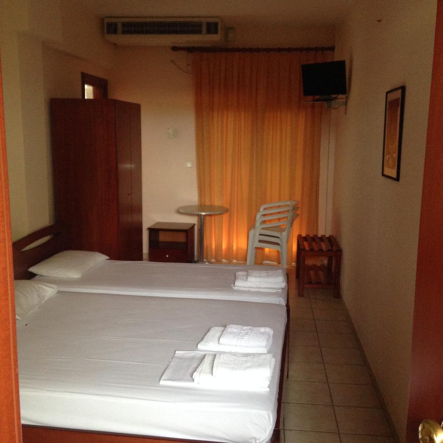 Hotel Akrogiali Korinós 外观 照片