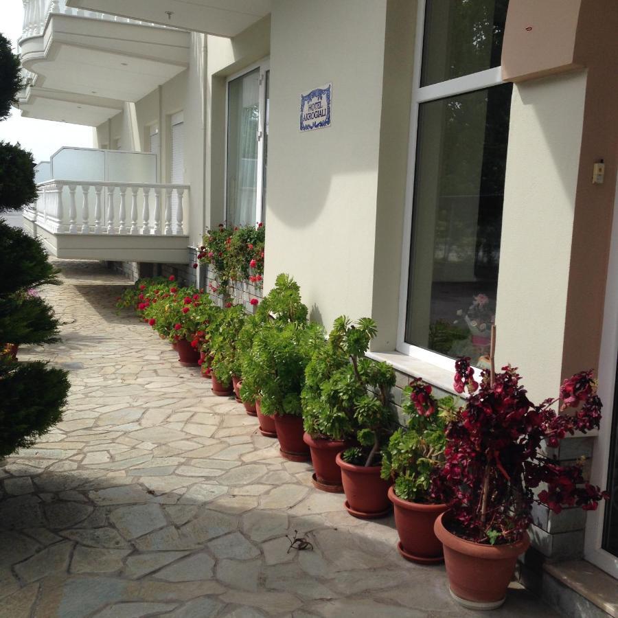 Hotel Akrogiali Korinós 外观 照片